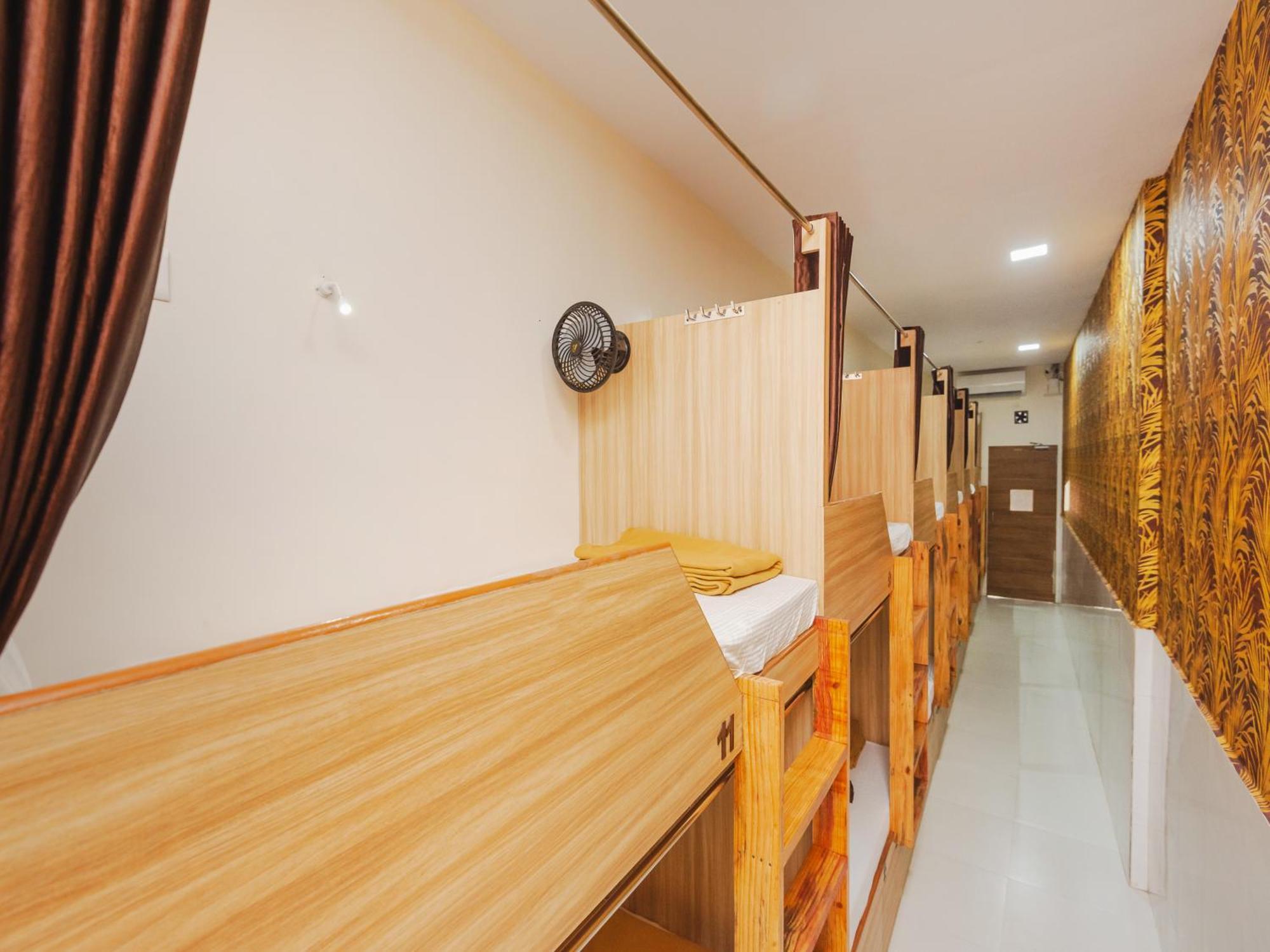 Sahara Stay-near Nesco Exhibition Centre Hotel kapsul *