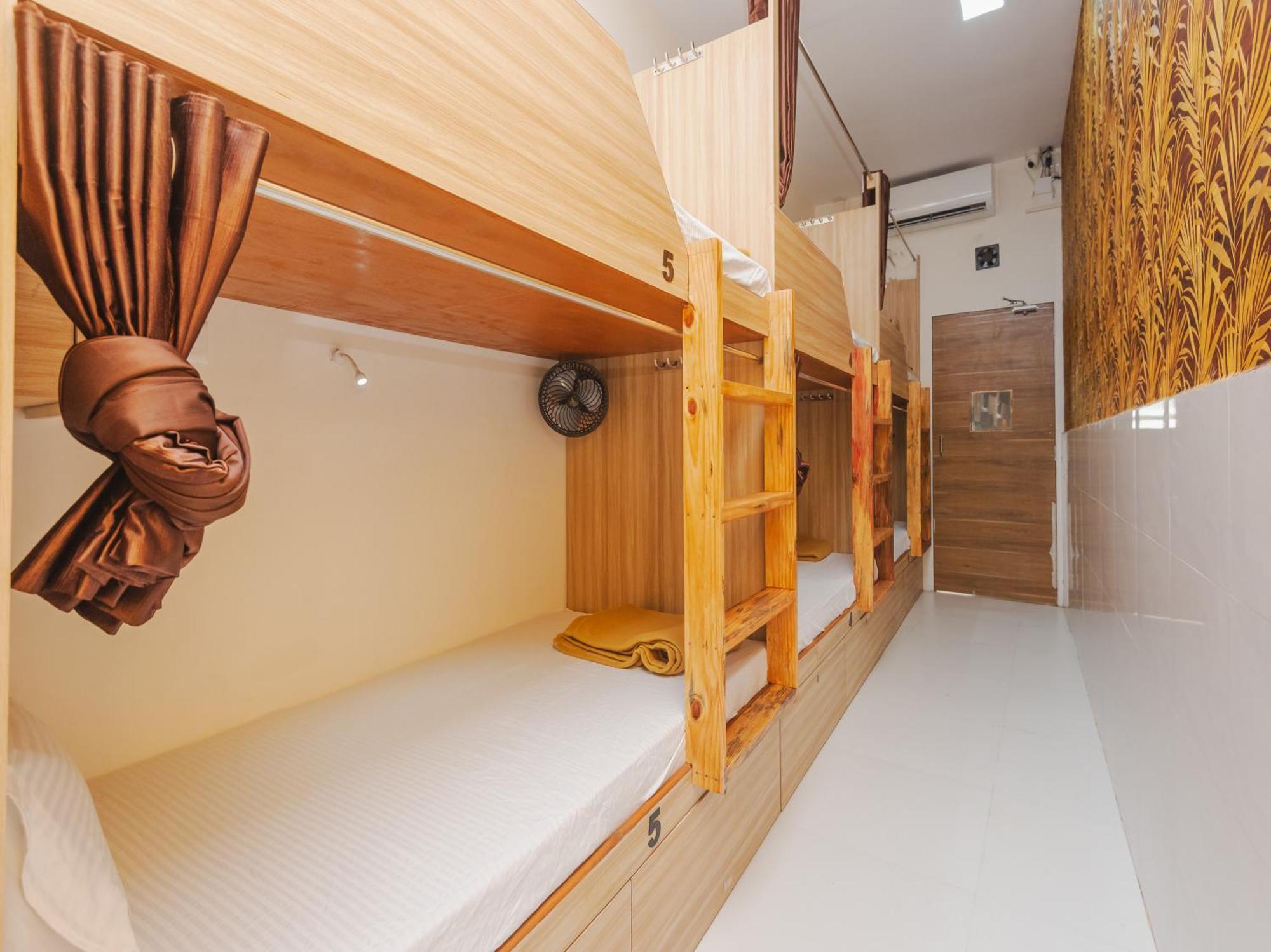 Hotel kapsul Sahara Stay-near Nesco Exhibition Centre