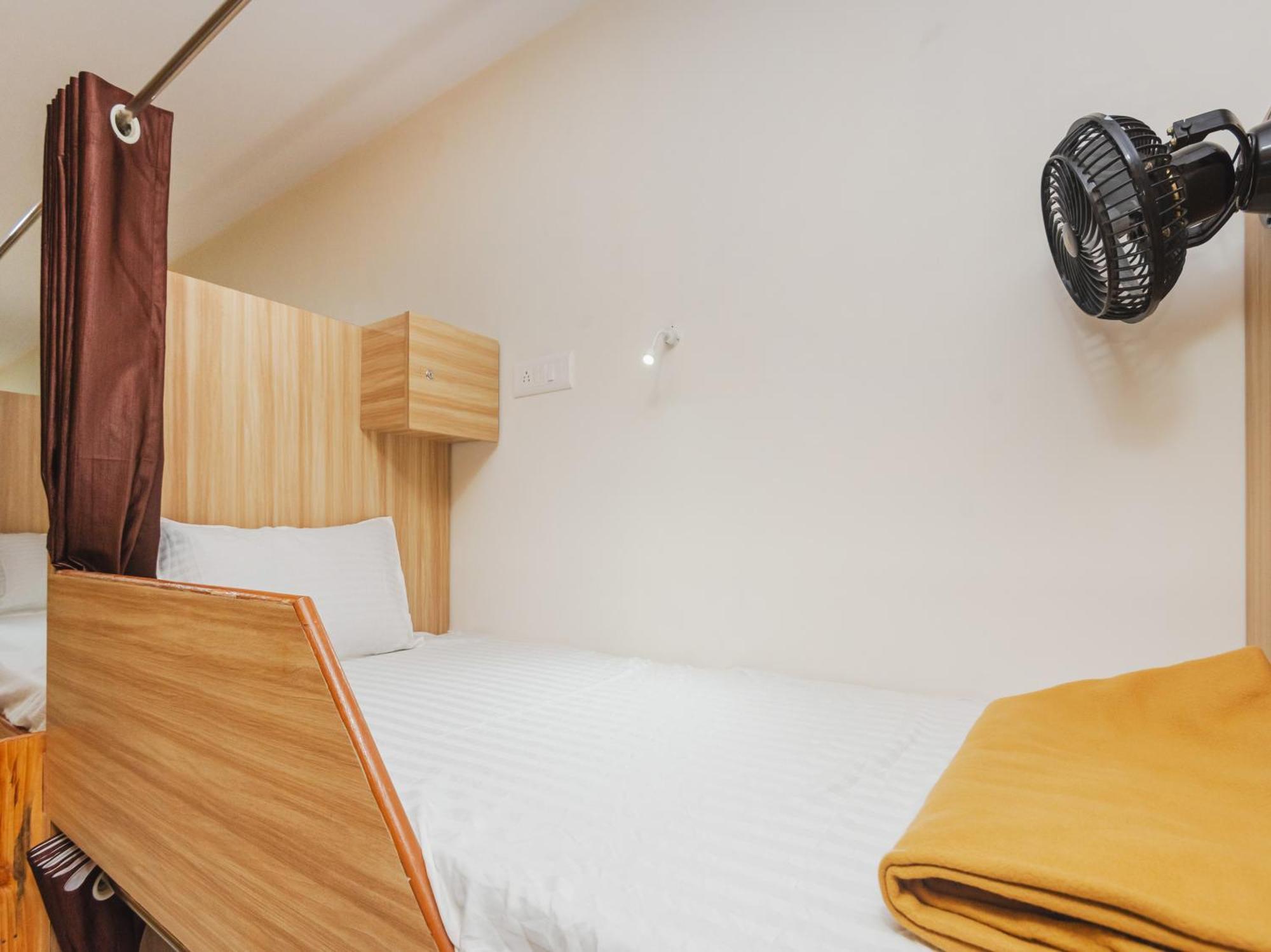Sahara Stay-near Nesco Exhibition Centre Hotel cápsula Bombay
